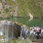Elite-dOr-students-and-families-group-photo-at-Ighzer-Dam-during-an-academy-organized-outing